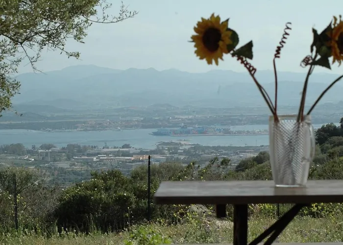 Stazzo Gallurese Con Vista Sul Golfo Di Olbia Pittulongu