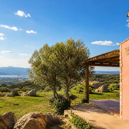Stazzo Gallurese Con Vista Sul Golfo Di Olbia Hébergement de vacances